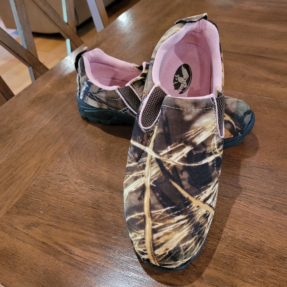 Duck Commander ladies 9.5 shoes camo design